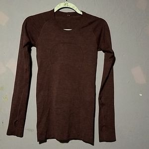 Lululemon Run Slim Swiftly Tech women's size 4 top